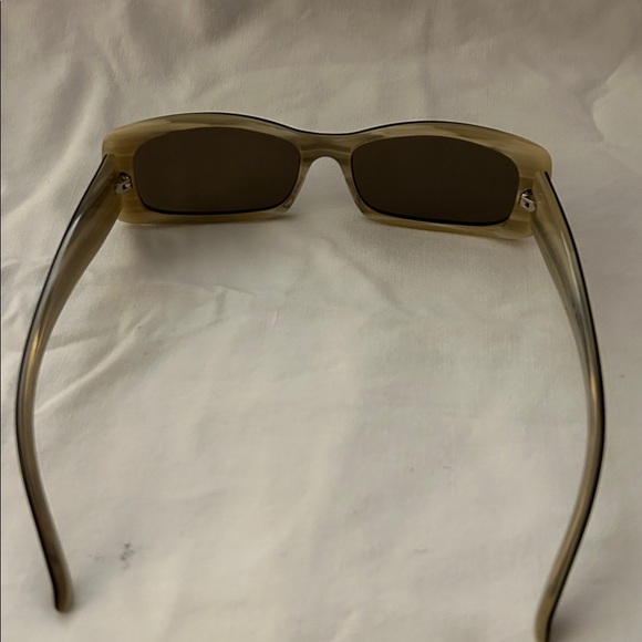 Vera Bradley Two-Tone Sunglasses - Picture 4 of 6